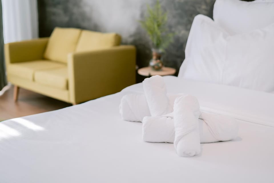Bedroom, towels