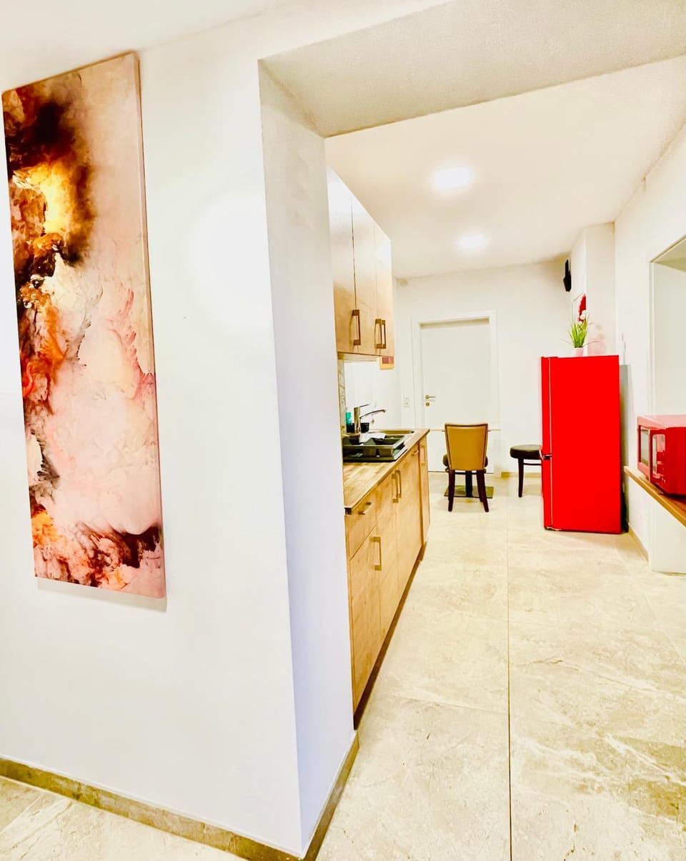 Kitchen or kitchenette, Dining area, minibar
