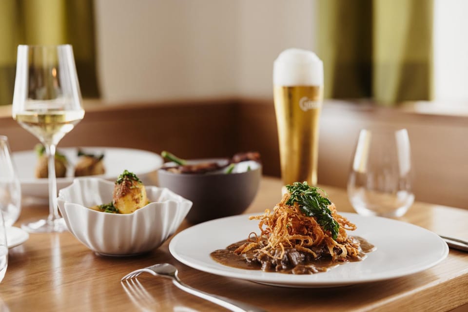 Restaurant/places to eat, Restaurant/places to eat, Food and drinks, Dining area, Food, Lunch, Dinner, Drinks, Alcoholic drinks
