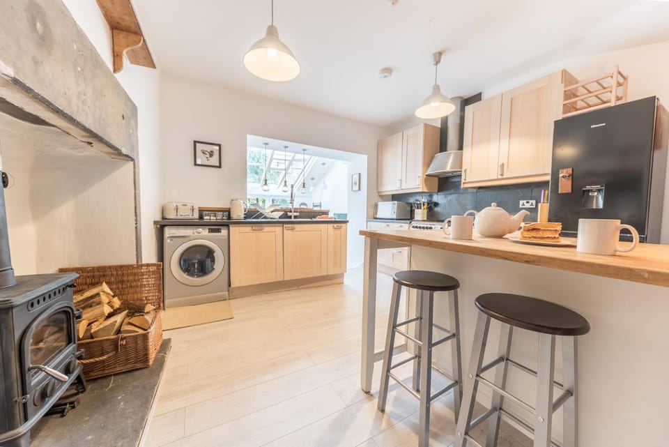 Kitchen or kitchenette, dishwasher, minibar, toaster, washing machine, dryer