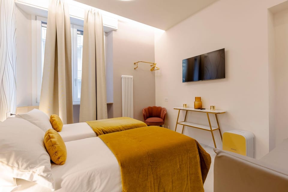 Bed, TV and multimedia, Photo of the whole room, Bedroom