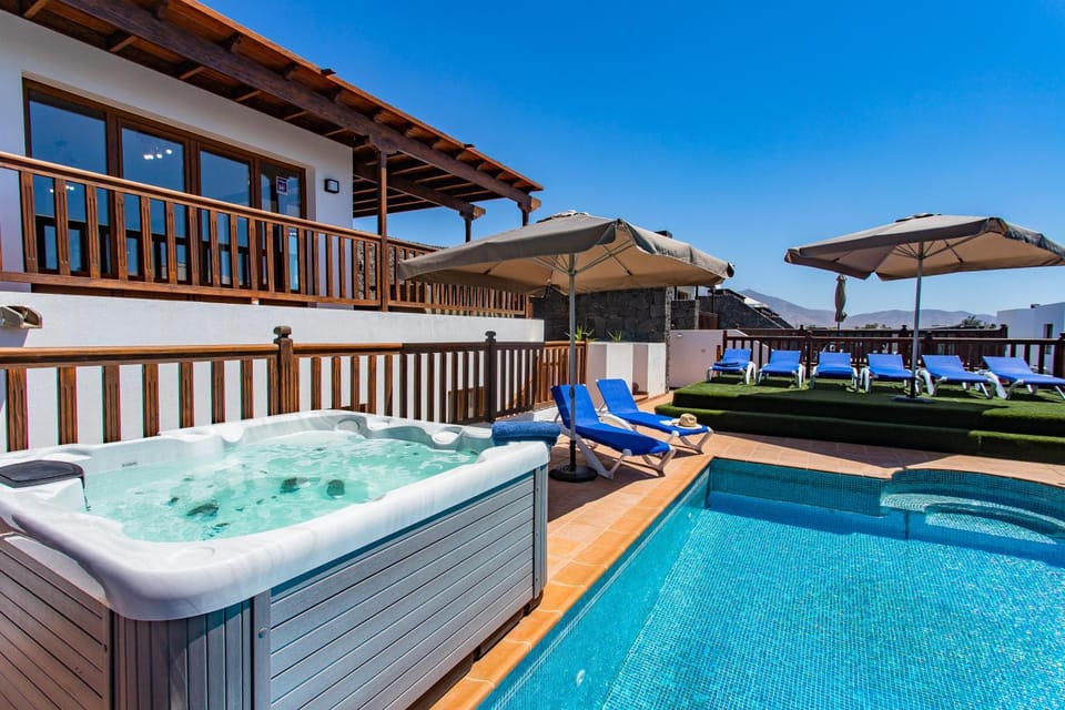 Day, Hot Tub, Hot Tub, Pool view, Swimming pool, sunbed