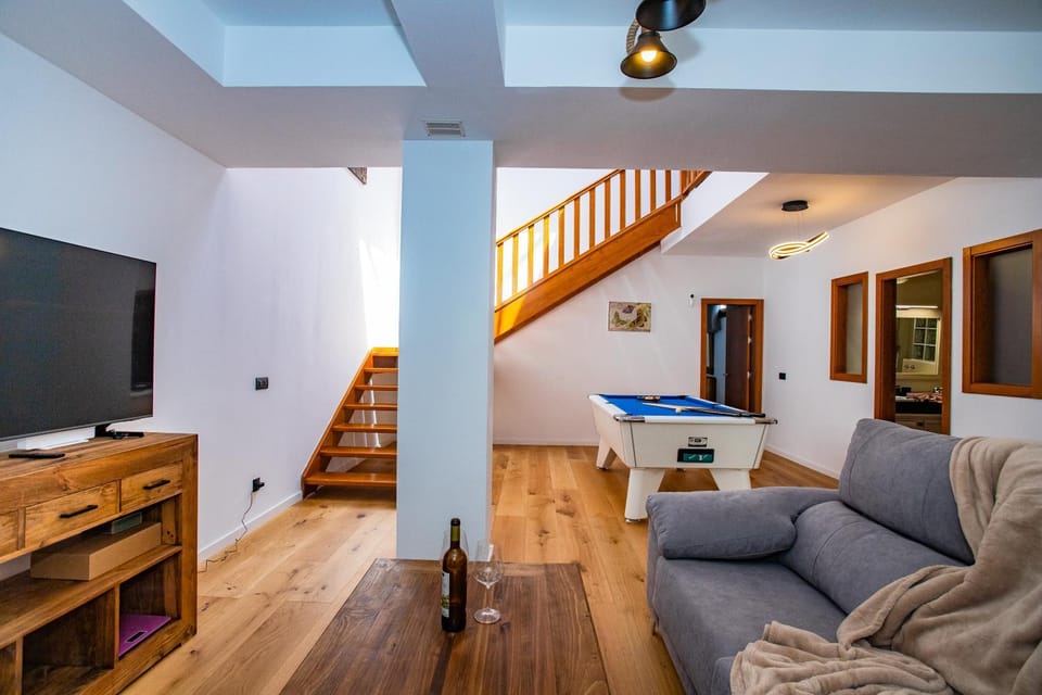 Communal lounge/ TV room, Communal lounge/ TV room, TV and multimedia, Living room, Evening entertainment