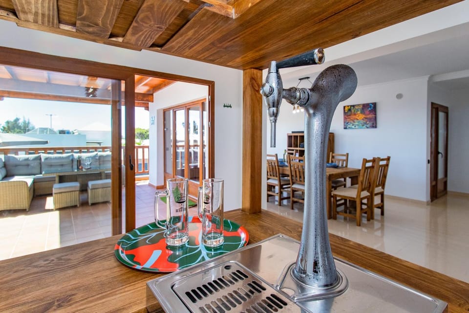 Living room, Lounge or bar, Dining area, oven