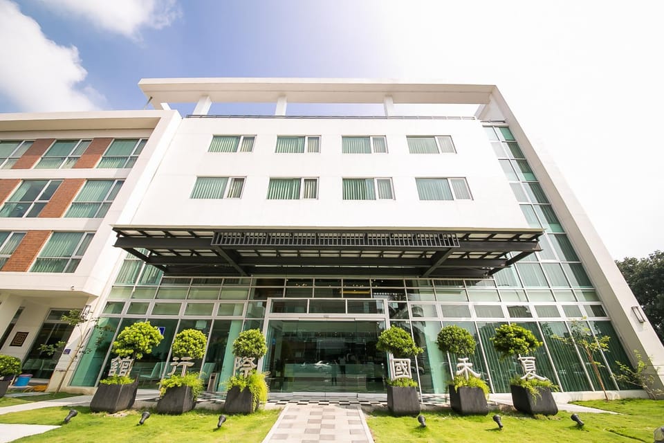 Facade/entrance