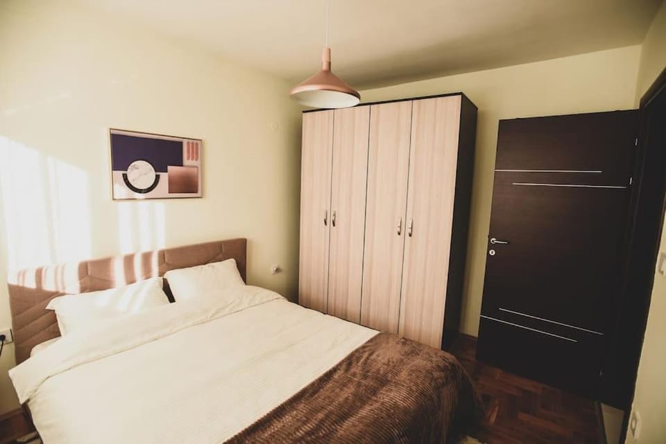 Bed, Photo of the whole room, Bedroom, wardrobe