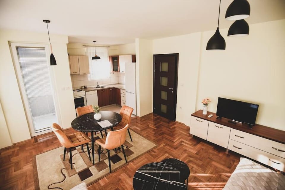 TV and multimedia, Kitchen or kitchenette, Dining area, pet friendly