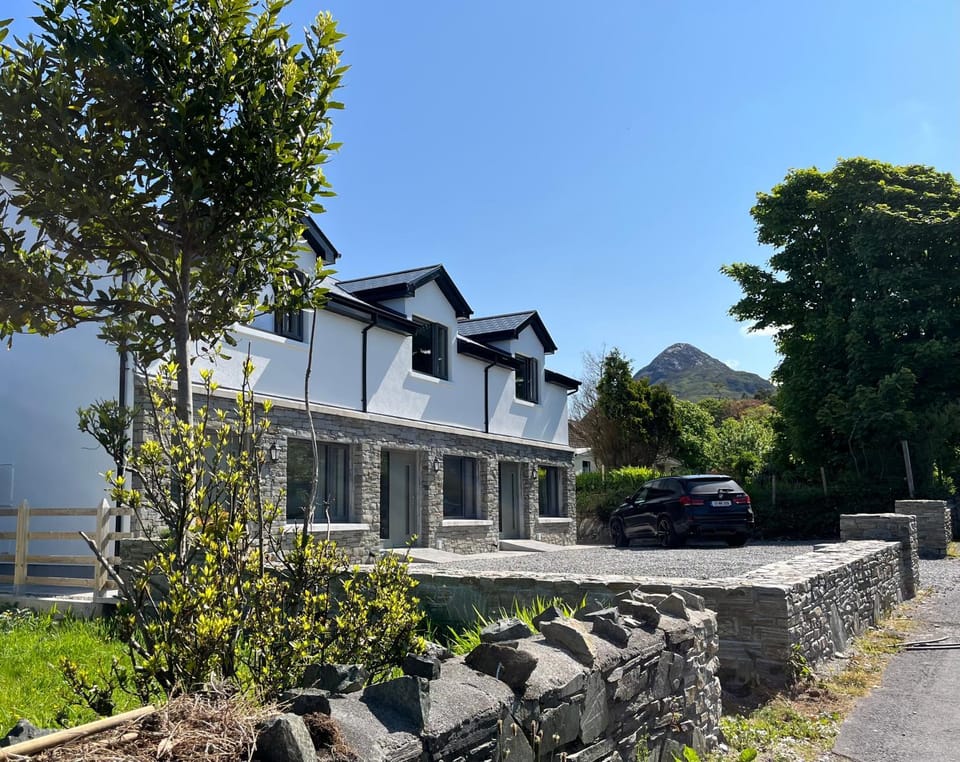 Luxury 3 Bed Townhouse Letterfrack Village Connemara National Park House in Letterfrack