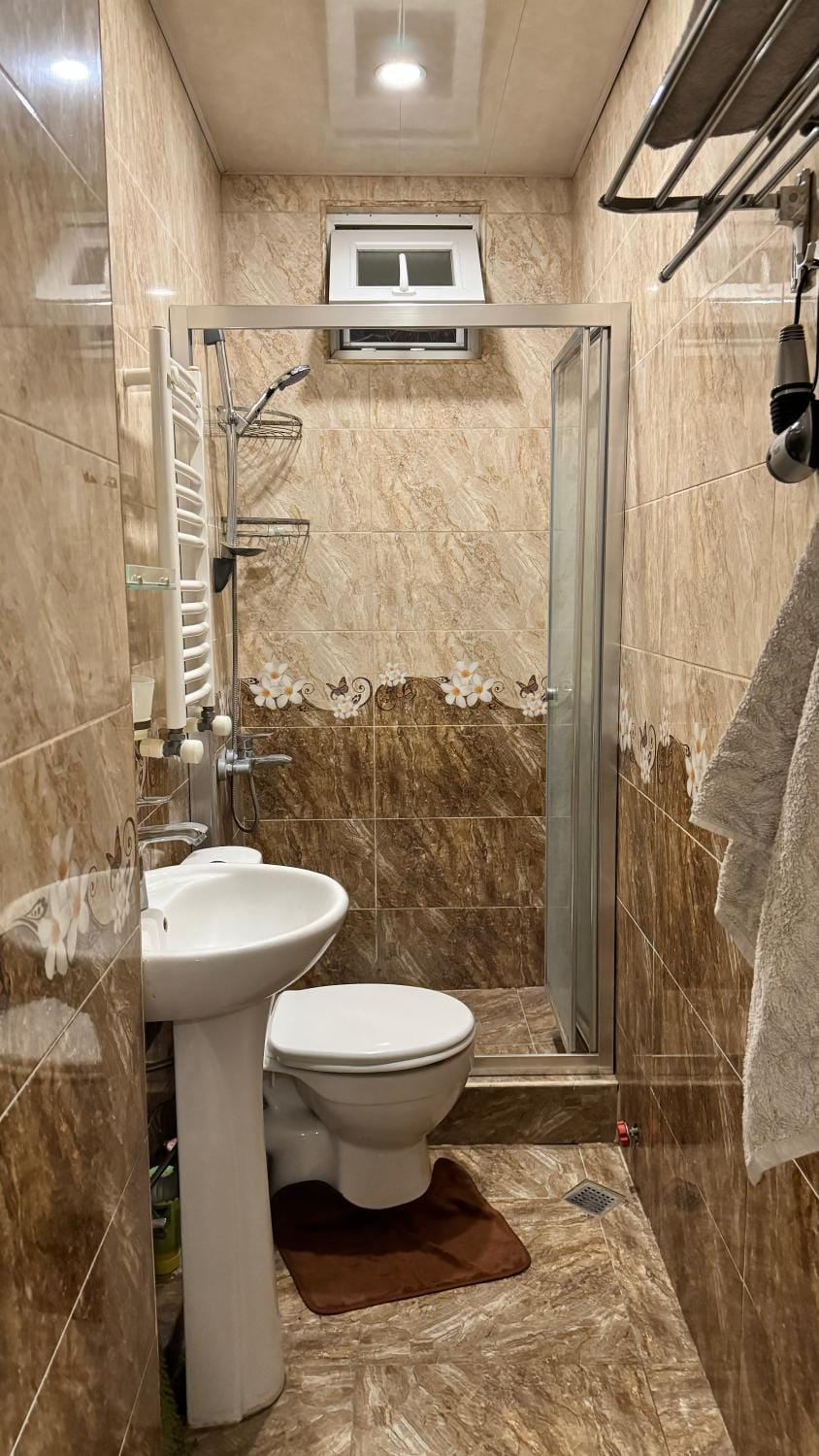 Shower, Bathroom, towels