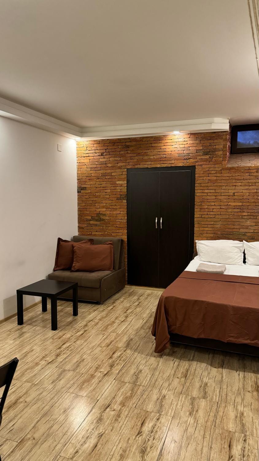 Bed, Photo of the whole room, Seating area, Bedroom