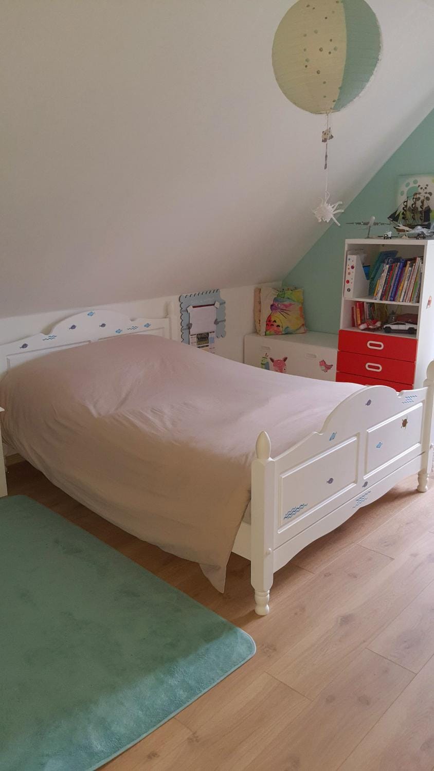 Bed, Library, Bedroom