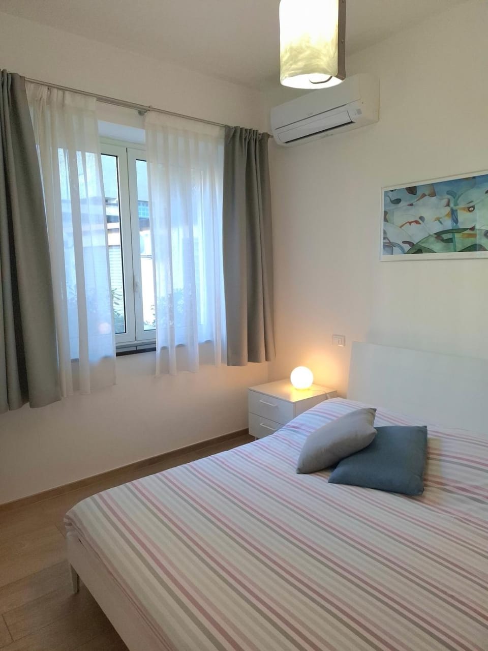Bed, Photo of the whole room, Bedroom, air conditioner