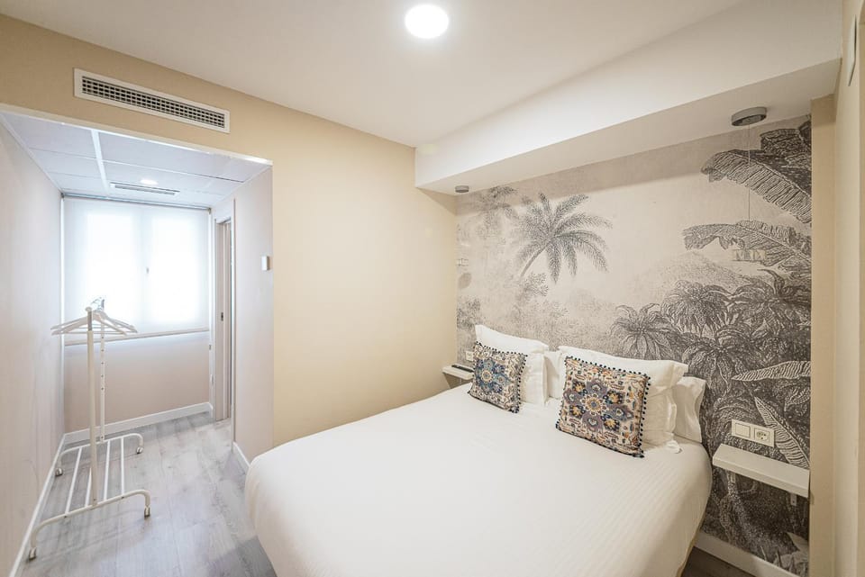 Hostal Plaza Boutique - Solo adultos Hostel in Zaragoza