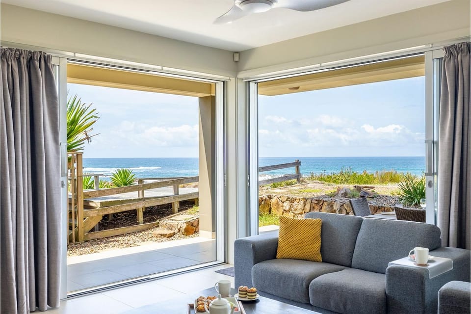 Ocean on the Rocks, 1,21 Ocean Ave - waterfront, Wi-Fi, Ducted Air Conditioning House in Anna Bay
