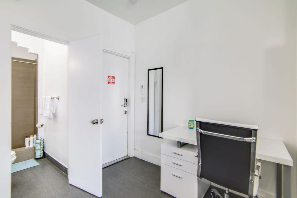 Chic Large Studio Apt Near Ocean Drive South Beach Apartment in Flamingo Lummus