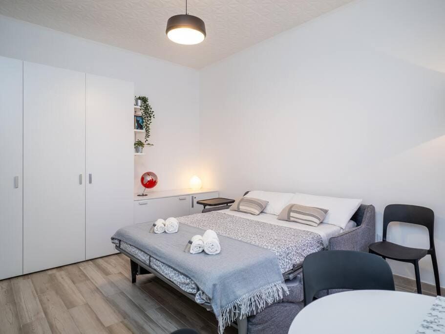 Comfort Business Suite, Wi-fi & 3 stops from Duomo Apartment in Milan