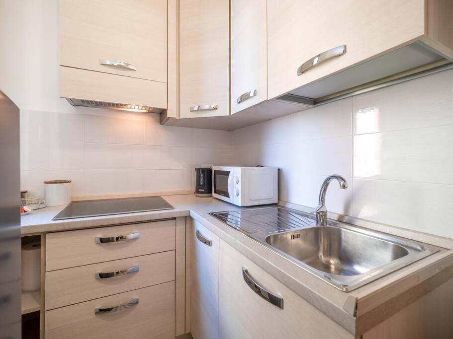 Comfort Business Suite, Wi-fi & 3 stops from Duomo Apartment in Milan