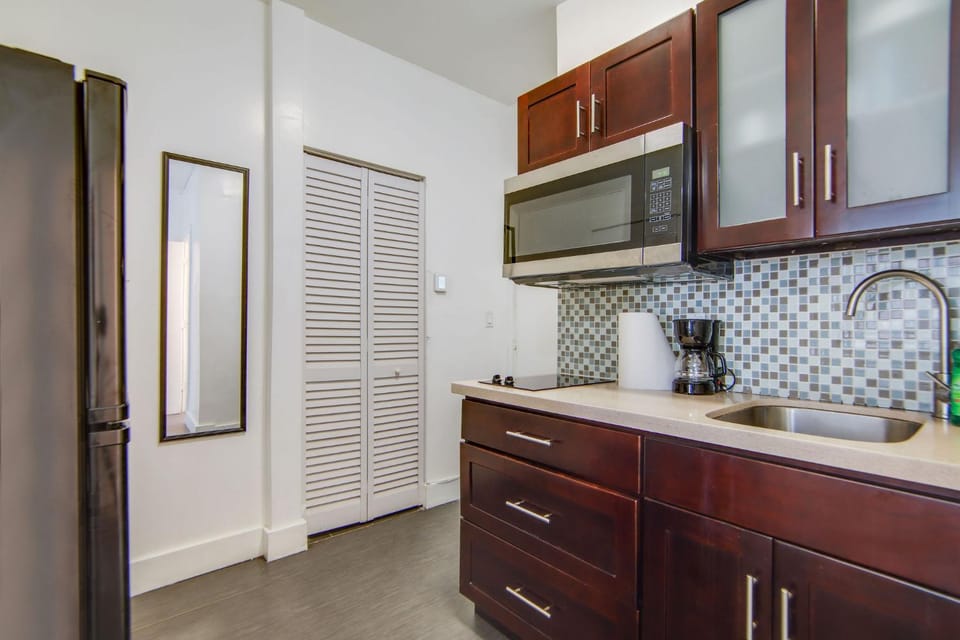 Comfy 1 B/R, Near Ocean Dr & Beach - South Beach Apartment in Flamingo Lummus