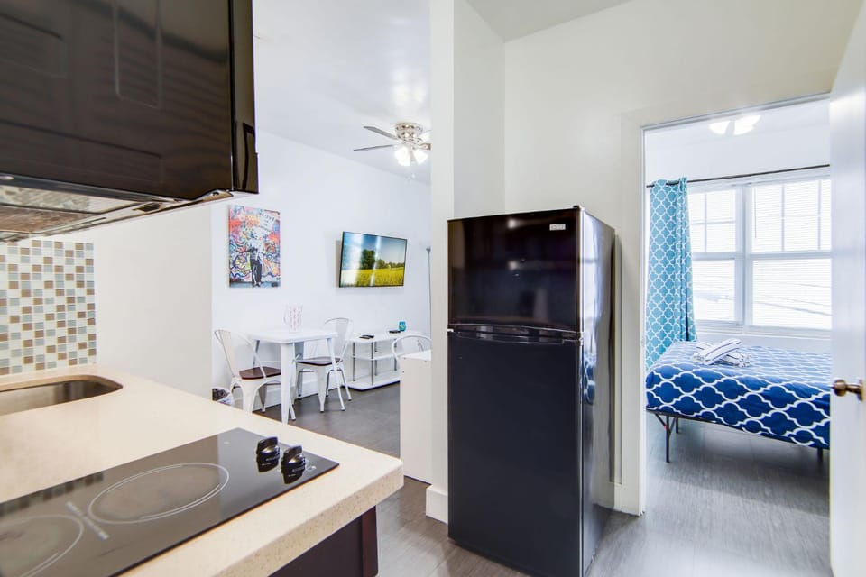 Comfy 1 B/R, Near Ocean Dr & Beach - South Beach Apartment in Flamingo Lummus