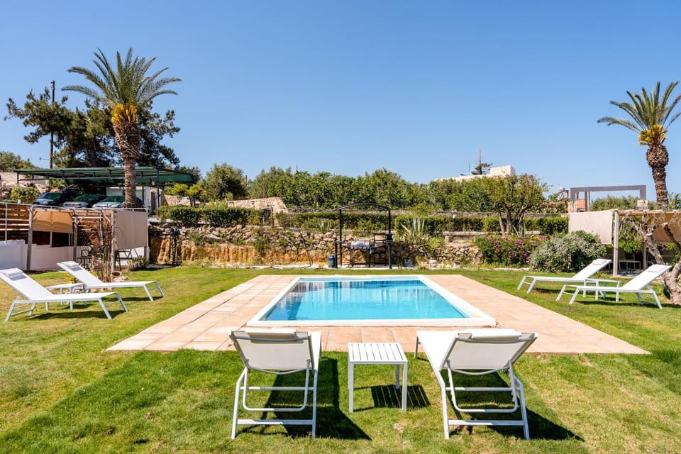 Garden, Garden view, Pool view, Swimming pool, sunbed