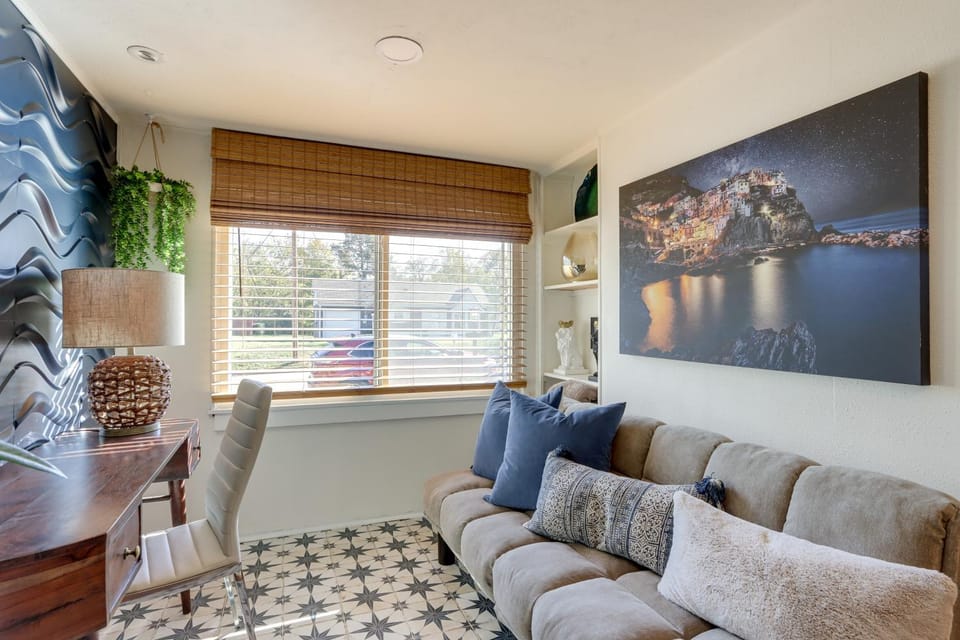 Chic Joplin Cottage with Patio Less Than 3 Mi to Town! House in Joplin