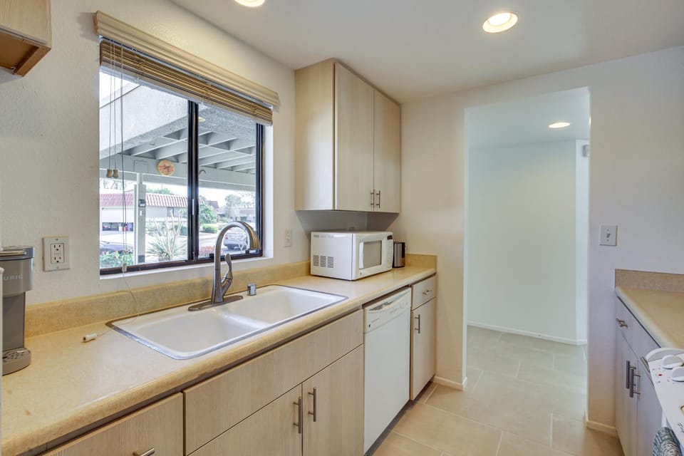 Pet-Friendly Palm Desert Retreat: Golf Course View House in Palm Desert