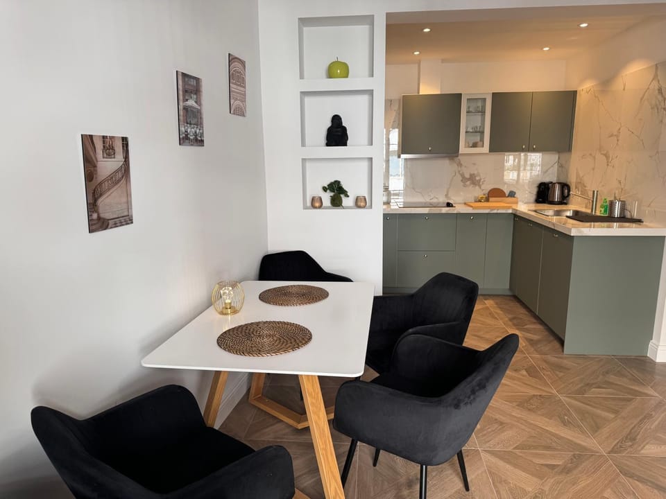 Coffee/tea facilities, Kitchen or kitchenette, Living room, Seating area, Dining area, minibar, pet friendly, stove