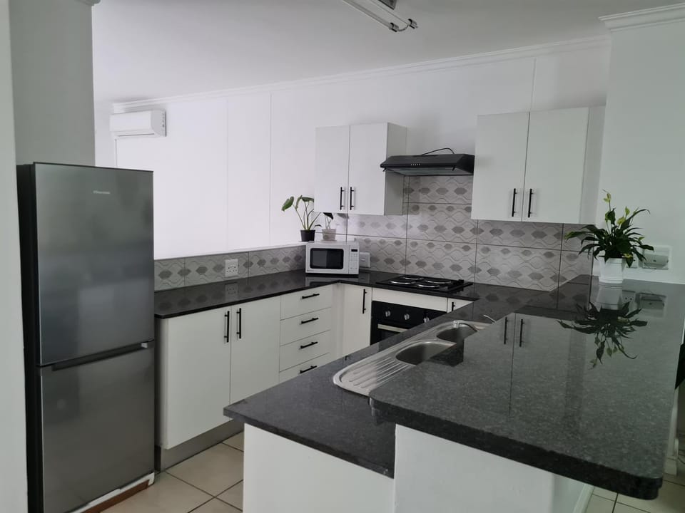 Beautiful 2 bed 2 bath apartment @ Westpoint in Sandton Apartment in Sandton