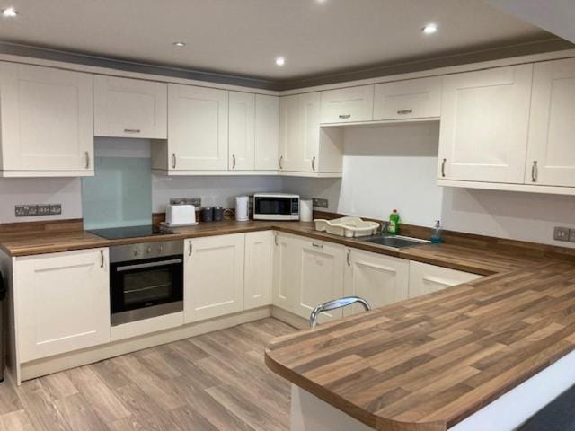 Highcliffe Apartment with Parking Apartment in New Forest District