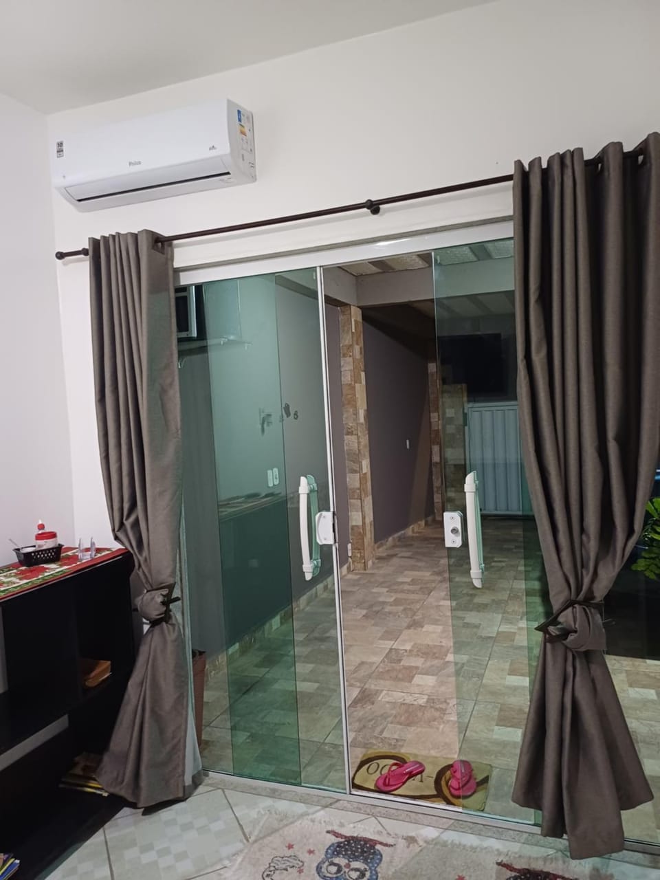 Pousada Tia Rosi com suites independente 100 mts da praia c ar, energia solar e atendimento vip Vacation rental in State of Rio de Janeiro