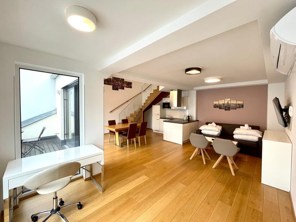 Kitchen or kitchenette, Living room, Seating area