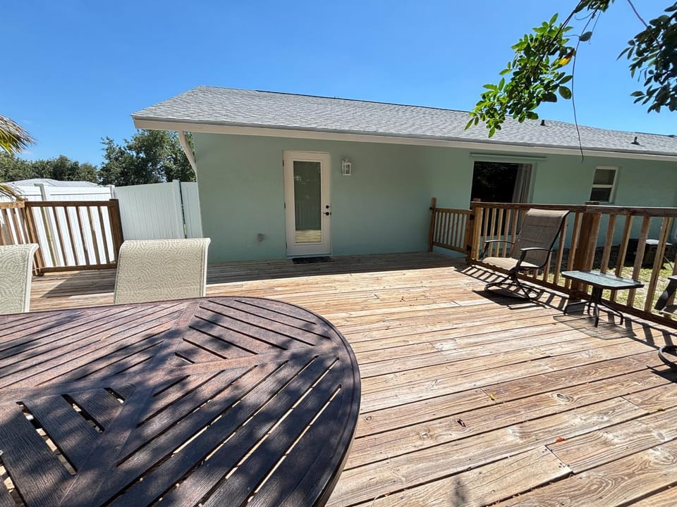 Octopus Perfect Location On Pond 3 Mile To Gulf Beach House in North Naples