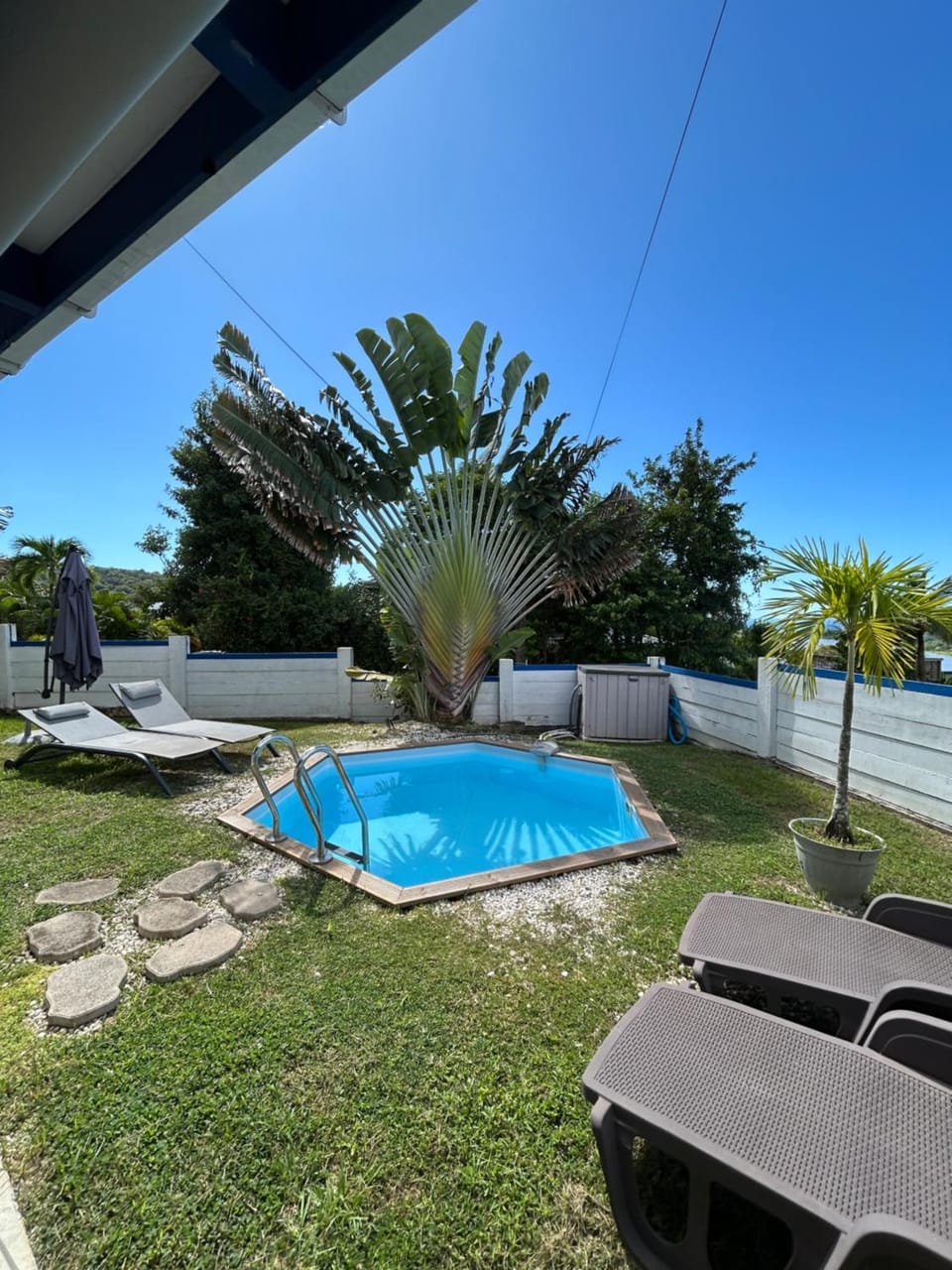 Garden view, Swimming pool, sunbed