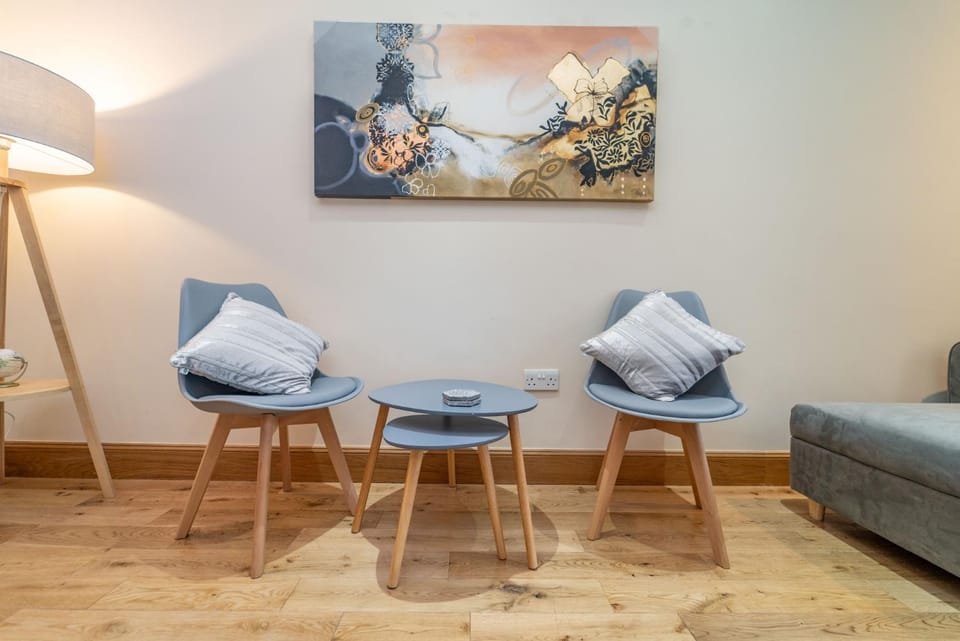 Spacious 3 Bed Townhouse with Parking Apartment in Edinburgh