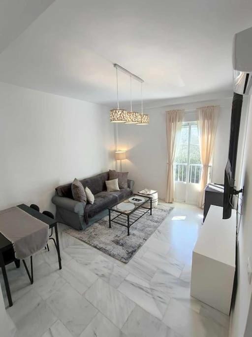 Photo of the whole room, River view