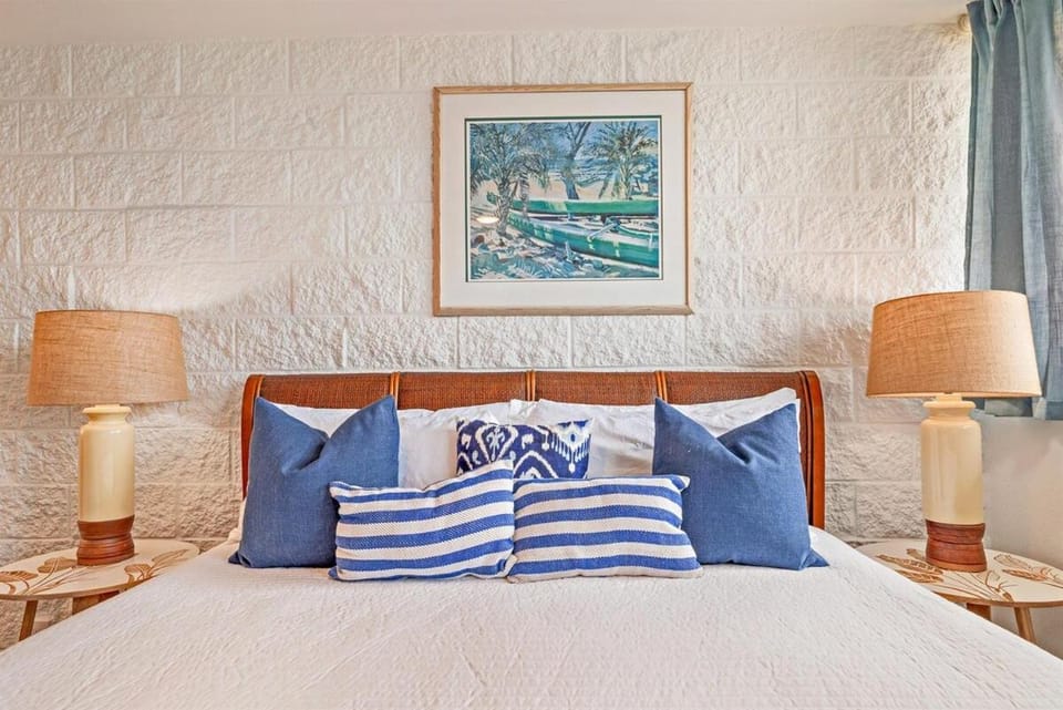 Kanai A Nalu 408 — Top Floor Oceanfront Condo House in Maalaea