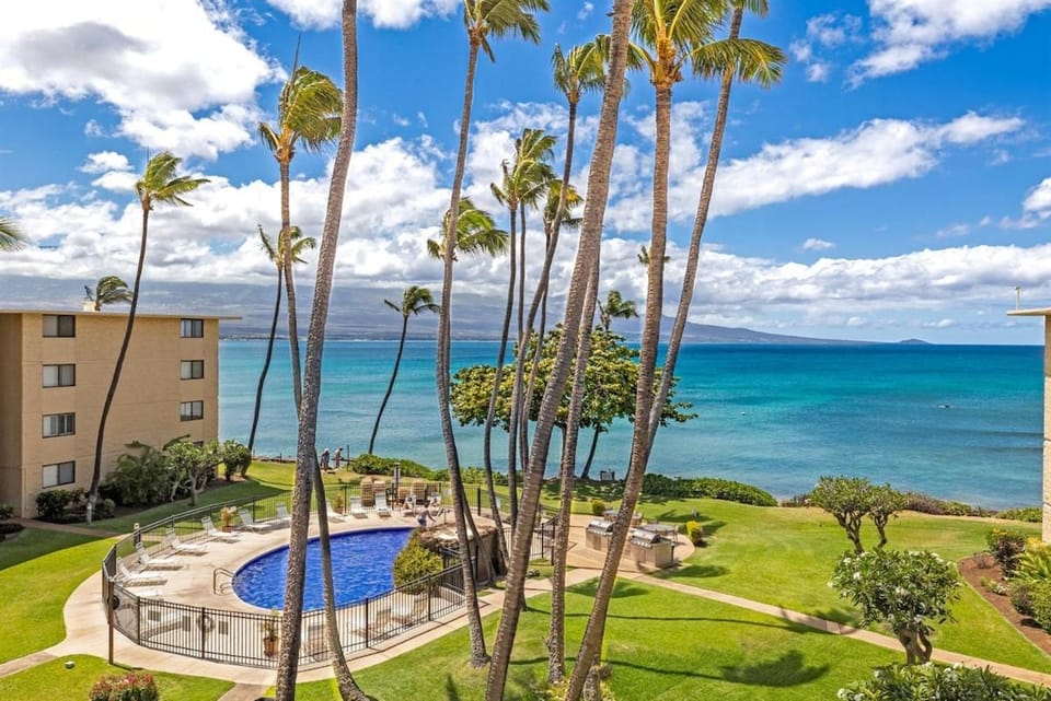 Kanai A Nalu 408 — Top Floor Oceanfront Condo House in Maalaea