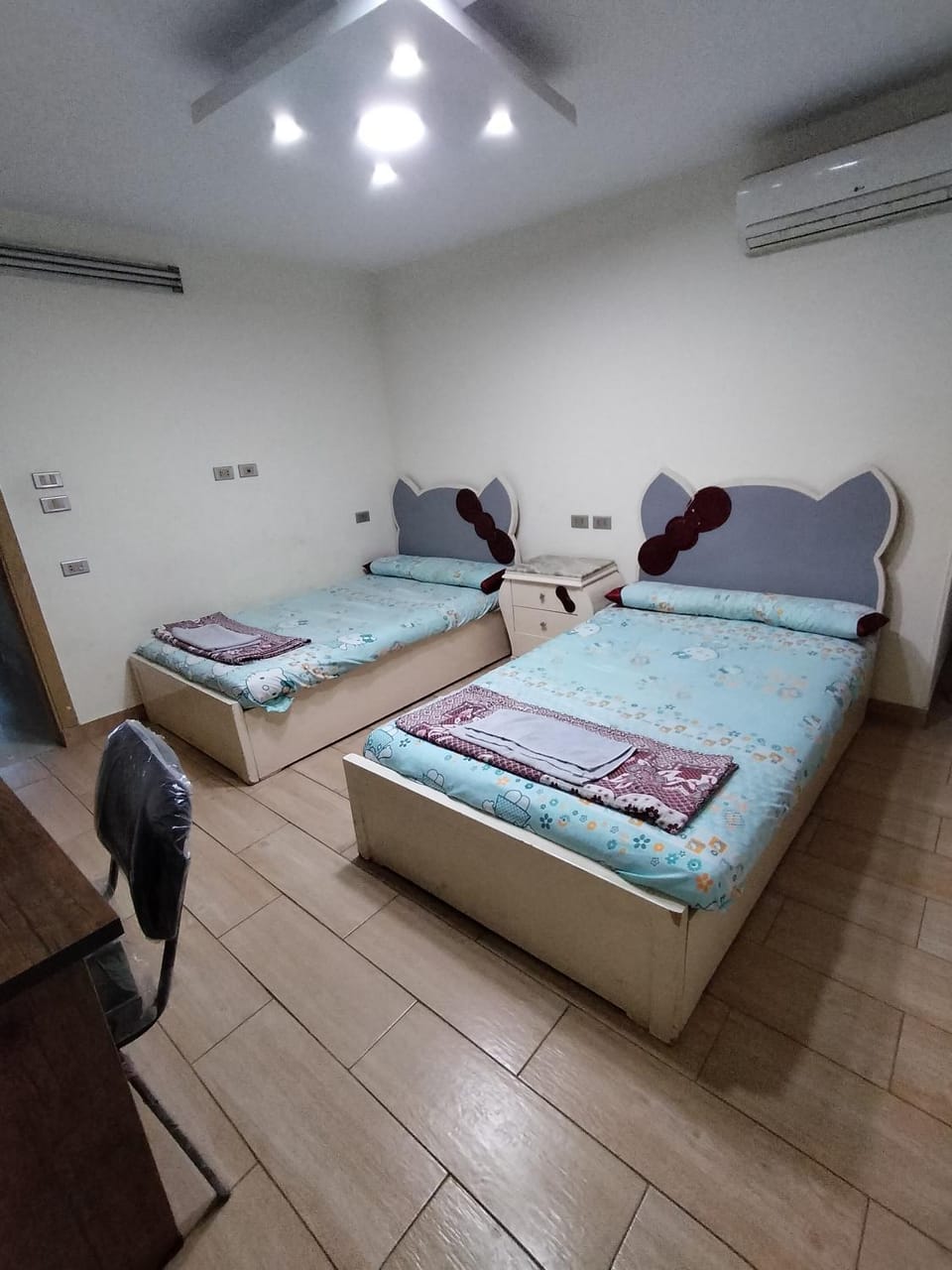 Bed, Photo of the whole room, Bedroom, air conditioner