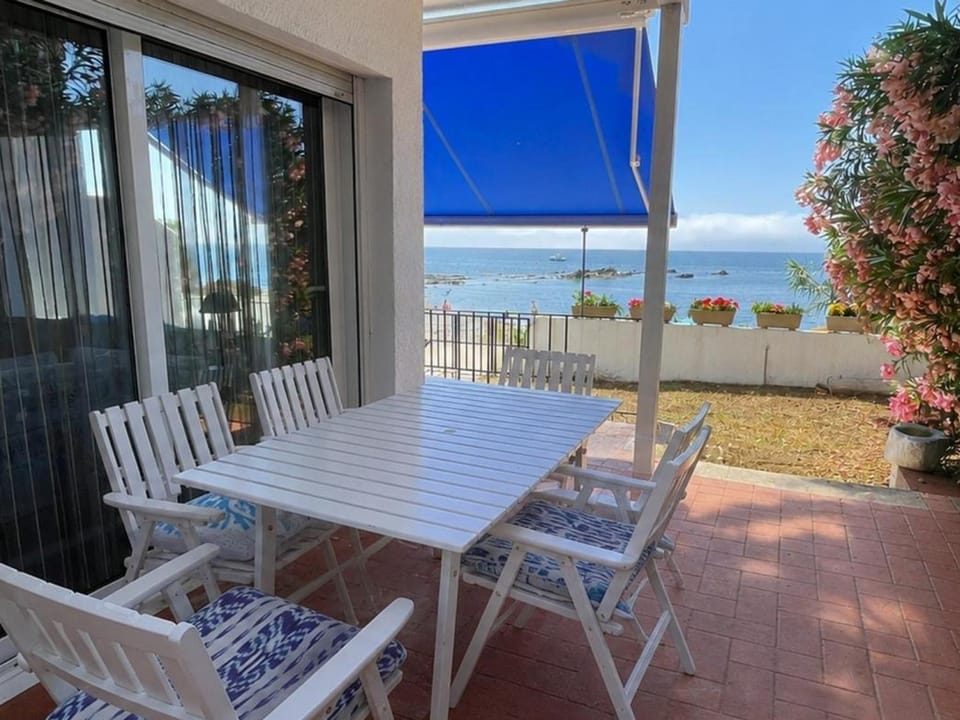 Apartamento reformado con jardín y terraza frente al mar en Cap Ras, cerca de Llançà, acepta mascotas - ES-170-29 Apartment in Alt Empordà