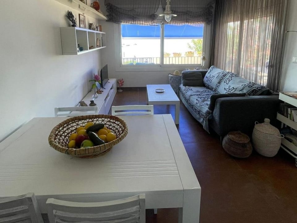 Apartamento reformado con jardín y terraza frente al mar en Cap Ras, cerca de Llançà, acepta mascotas - ES-170-29 Apartment in Alt Empordà
