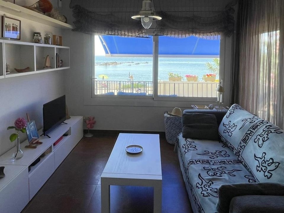 Apartamento reformado con jardín y terraza frente al mar en Cap Ras, cerca de Llançà, acepta mascotas - ES-170-29 Apartment in Alt Empordà
