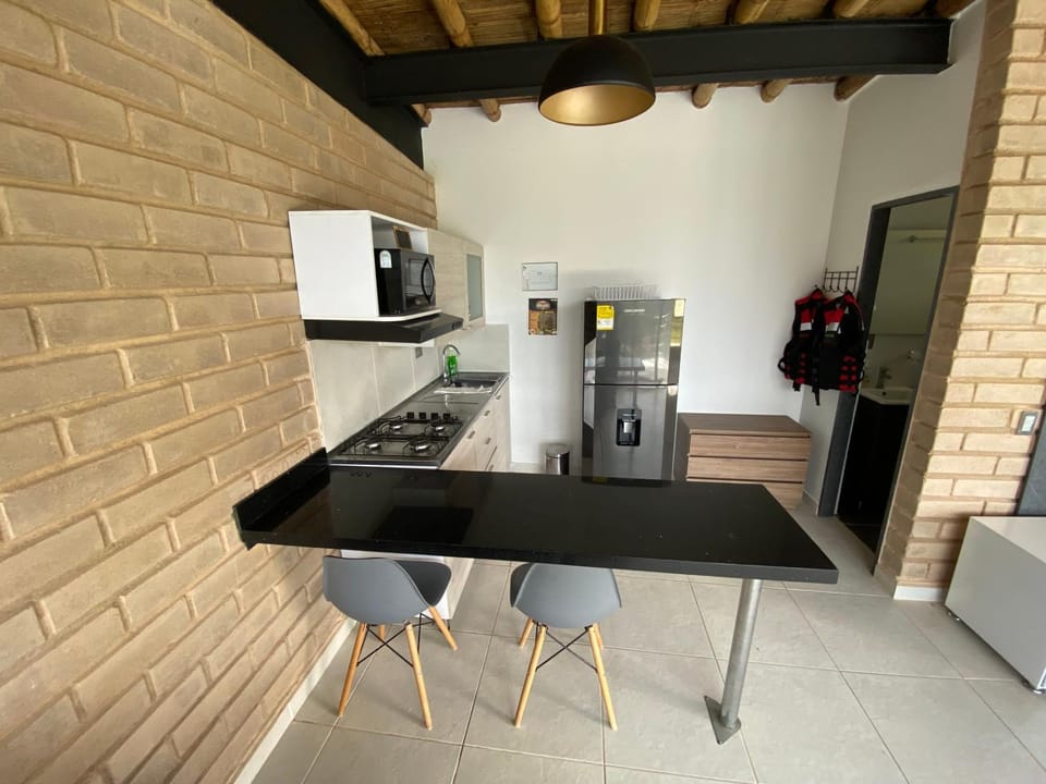 Kitchen or kitchenette, Dining area, minibar, pet friendly, stove