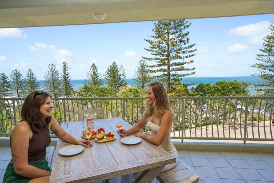 Patio, Natural landscape, View (from property/room), Balcony/Terrace, Food and drinks, Seating area, Dining area, Sea view, group of guests