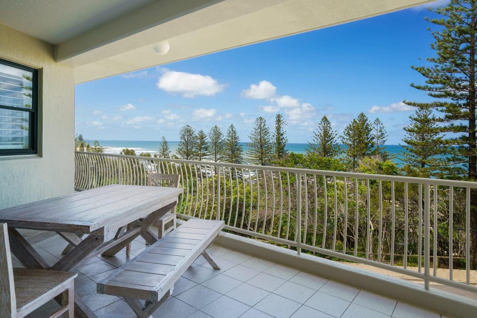 Patio, Natural landscape, View (from property/room), Balcony/Terrace, Dining area, Sea view