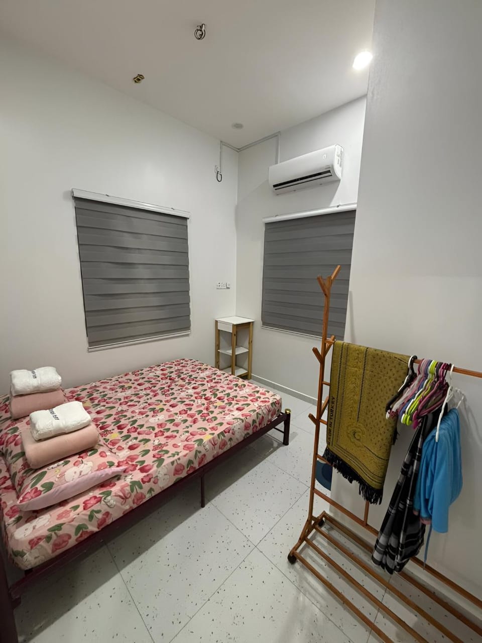 Bed, Bedroom, towels, air conditioner