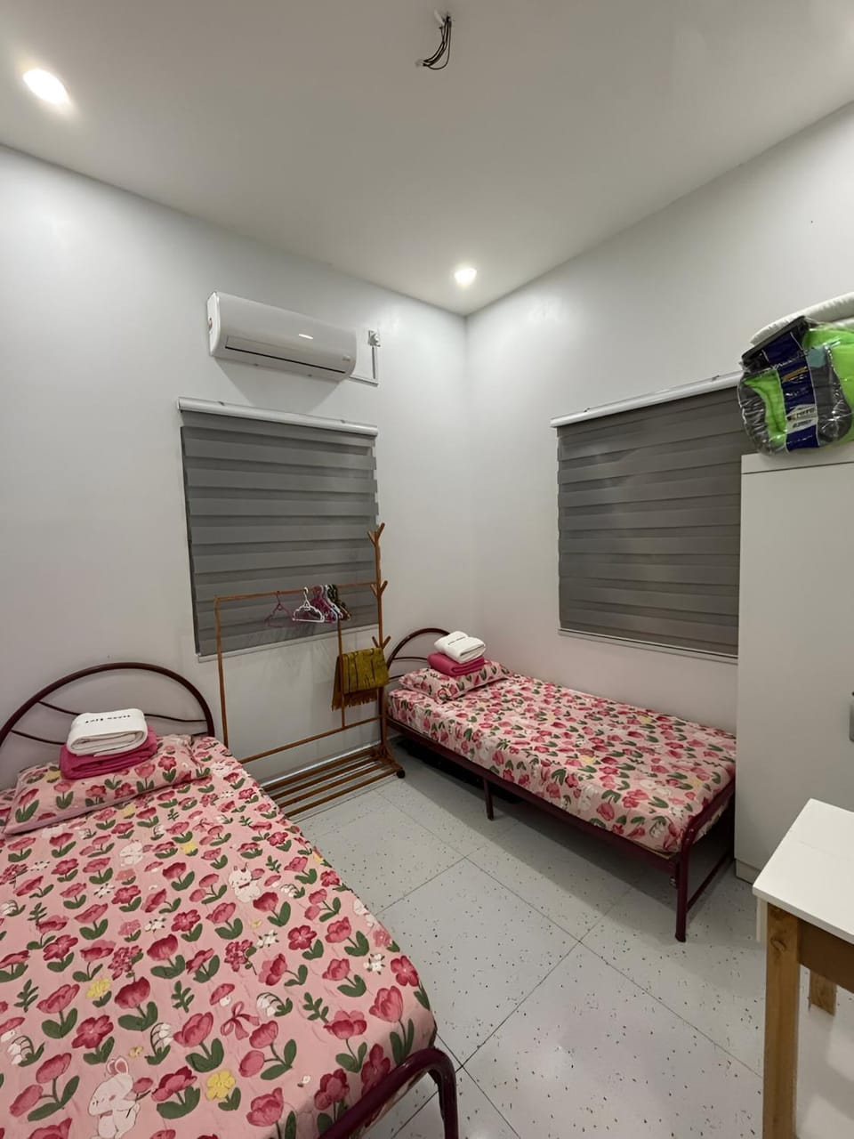 Bed, air conditioner
