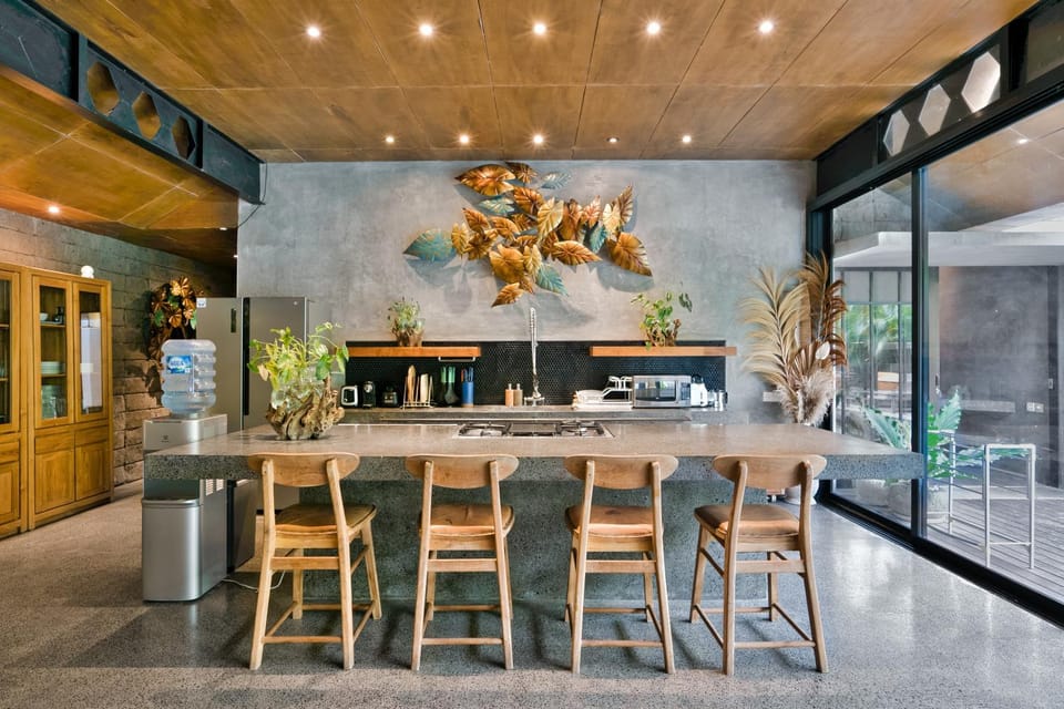 Kitchen or kitchenette, Living room, Seating area, Dining area