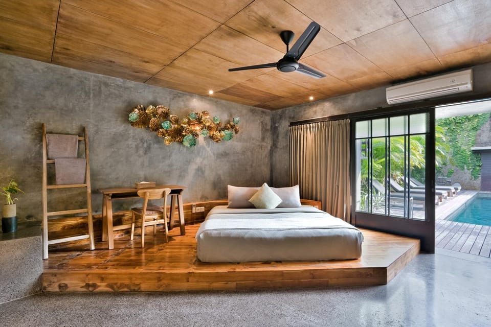 Bed, Photo of the whole room, Seating area, Bedroom, fireplace