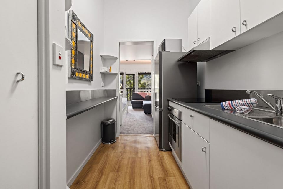 Kitchen or kitchenette, minibar, pet friendly, stove