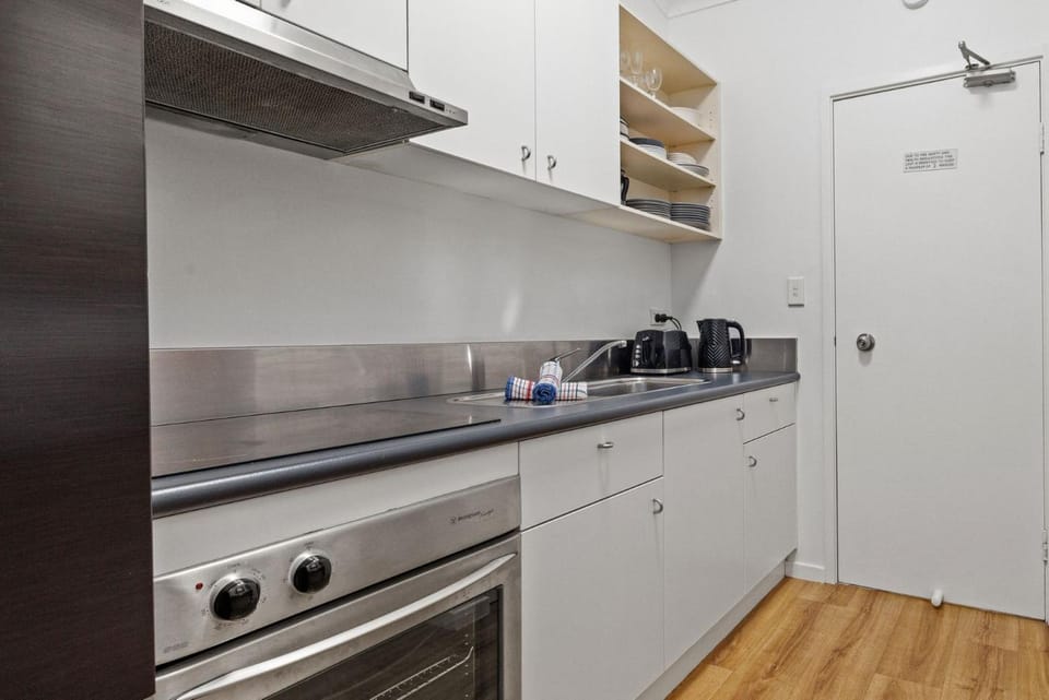 Kitchen or kitchenette, pet friendly, stove, toaster